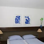 哈布旅馆 2*