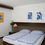 哈布旅馆 2*